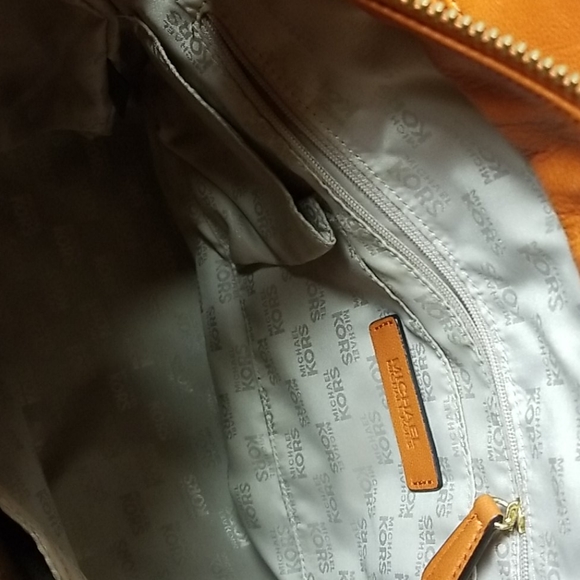 Michael Kors Bucket - Picture 6 of 16